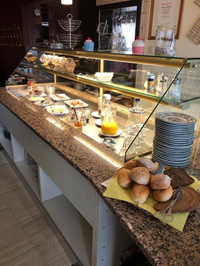 Hotel Cafe Meynen บาดมุนดาร์อัมไดส์เทอร์ ภายนอก รูปภาพ
